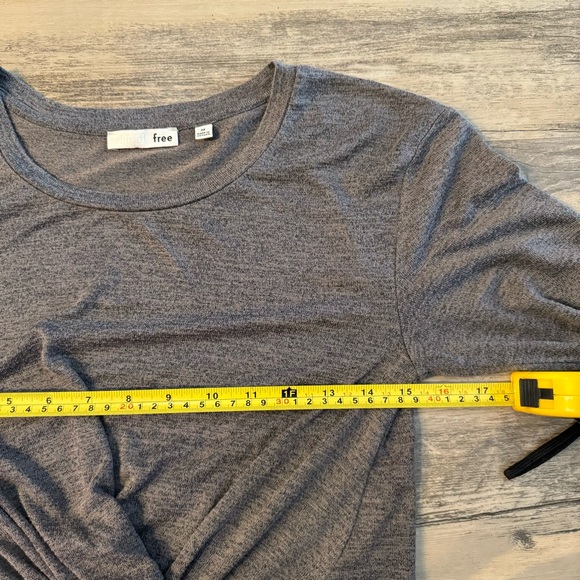 Gray Heathered Twist Front Wilfred Free Aritzia Long Sleeve Top - Picture 4 of 7